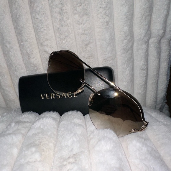 Versace Women's Sunglasses with Gold Frame - Picture 1 of 3